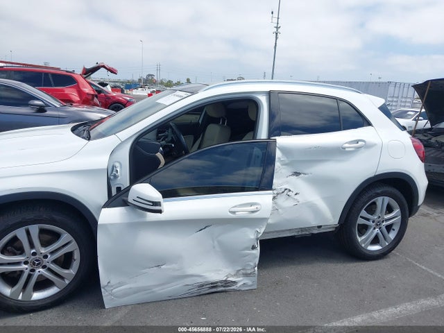 WDCTG4GB2JU000237 Mercedes-Benz Gla 250 4matic
