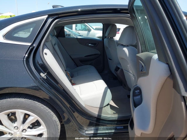 1G1ZD5ST9NF102393 Chevrolet Malibu Fwd Lt