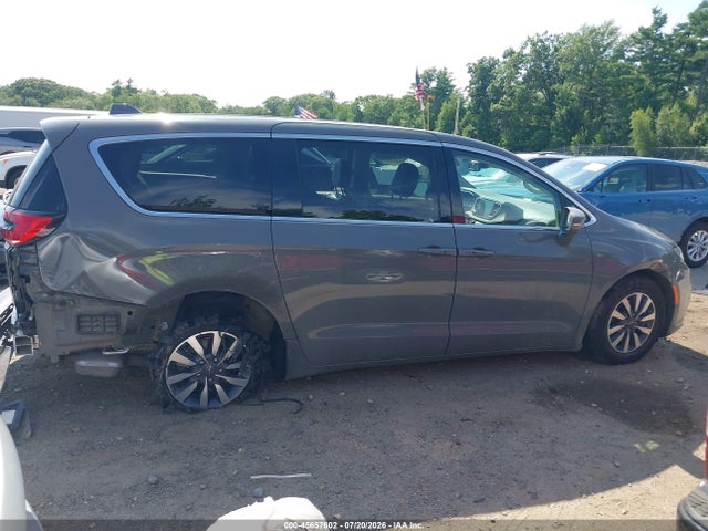 2022 Chrysler Pacifica Hybrid Touring L მანქანა იყიდება აუქციონზე, vin: 2C4RC1L70NR143735, აუქციონის ნომერი: 45657602