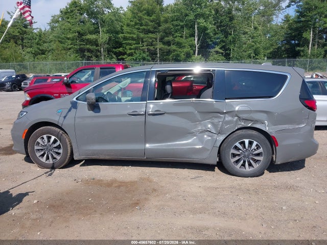 2022 Chrysler Pacifica Hybrid Touring L მანქანა იყიდება აუქციონზე, vin: 2C4RC1L70NR143735, აუქციონის ნომერი: 45657602