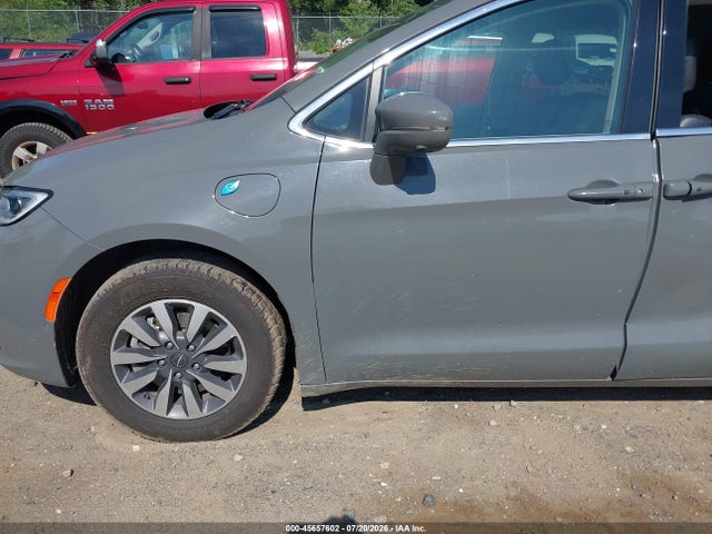 2022 Chrysler Pacifica Hybrid Touring L მანქანა იყიდება აუქციონზე, vin: 2C4RC1L70NR143735, აუქციონის ნომერი: 45657602