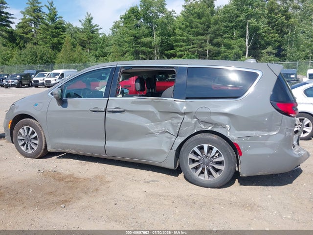 2022 Chrysler Pacifica Hybrid Touring L მანქანა იყიდება აუქციონზე, vin: 2C4RC1L70NR143735, აუქციონის ნომერი: 45657602