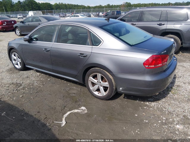 2012 Volkswagen Passat 2.5l Se მანქანა იყიდება აუქციონზე, vin: 1VWBH7A39CC013638, აუქციონის ნომერი: 45657610