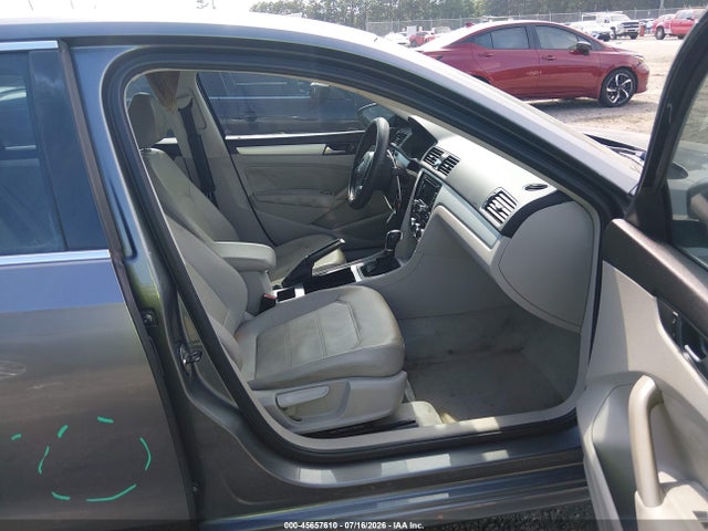 2012 Volkswagen Passat 2.5l Se მანქანა იყიდება აუქციონზე, vin: 1VWBH7A39CC013638, აუქციონის ნომერი: 45657610