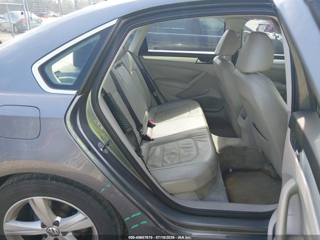 2012 Volkswagen Passat 2.5l Se მანქანა იყიდება აუქციონზე, vin: 1VWBH7A39CC013638, აუქციონის ნომერი: 45657610