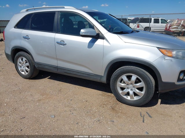 2011 Kia Sorento Lx მანქანა იყიდება აუქციონზე, vin: 5XYKT3A12BG140069, აუქციონის ნომერი: 45657888