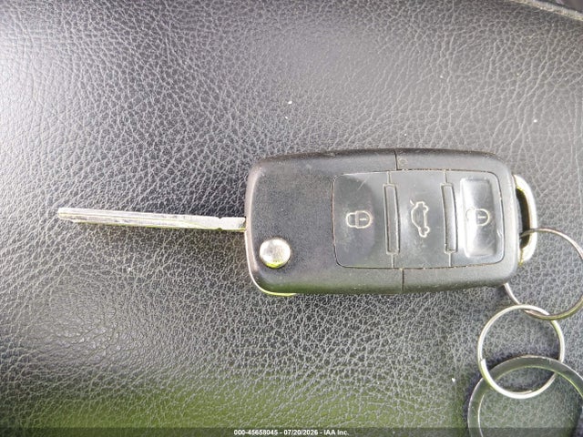 45658045 :رقم المزاد ، 3VWPF31Y38M400465 vin ، 2008 Volkswagen New Beetle S مزاد بيع