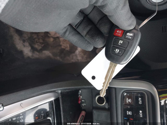 45658212 :رقم المزاد ، 5YFBURHE8JP744647 vin ، 2018 Toyota Corolla Le مزاد بيع