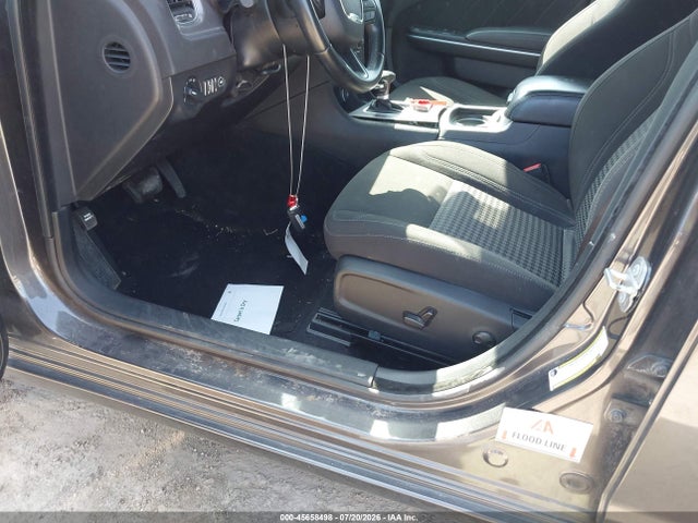 2C3CDXBG9PH530126 Dodge Charger Sxt