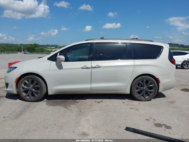 Продаж на аукціоні авто 2019 Chrysler Pacifica Touring L Plus, vin: 2C4RC1EG7KR733536, номер лоту: 45658963