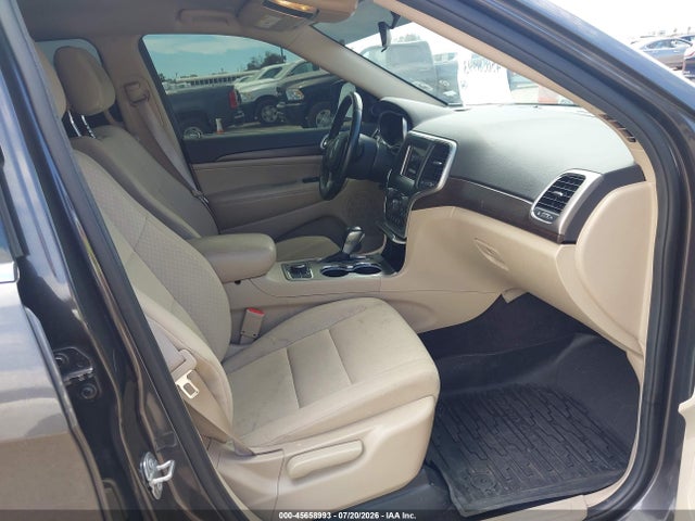1C4RJFAG7JC381431 Jeep Grand Cherokee Laredo E 4x4