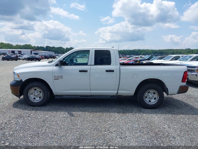 1C6RR7FG4NS172626 RAM 1500 Classic Tradesman 4x4 6&#039;4 Box