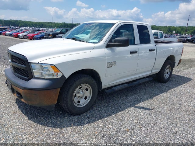 1C6RR7FG4NS172626 RAM 1500 Classic Tradesman 4x4 6&#039;4 Box