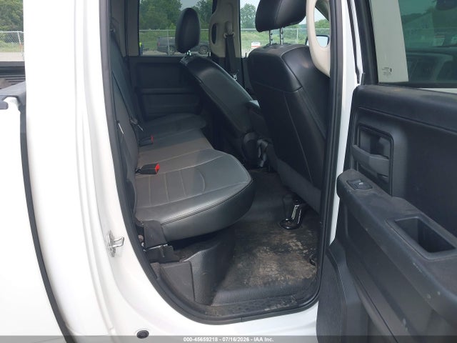 1C6RR7FG4NS172626 RAM 1500 Classic Tradesman 4x4 6&#039;4 Box