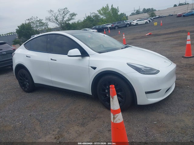 Tesla Model Y Awd/long Range Dual Motor All-wheel Drive 2023 7SAYGDEE5PF850618 main image