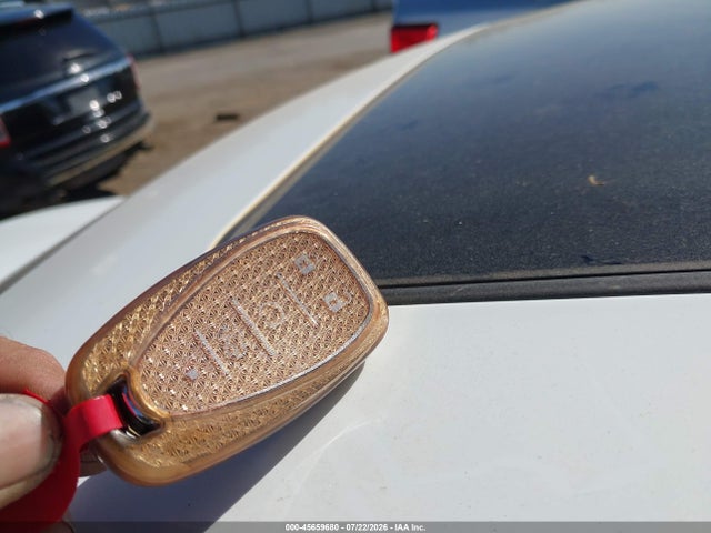 1G1ZD5ST3NF139391 Chevrolet Malibu Fwd Lt