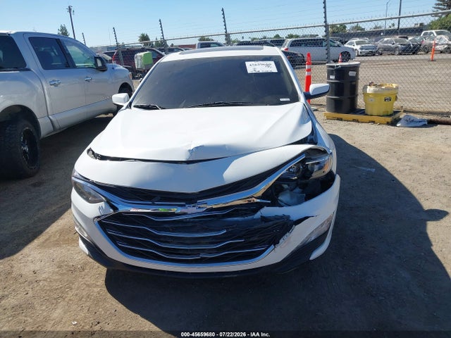 1G1ZD5ST3NF139391 Chevrolet Malibu Fwd Lt