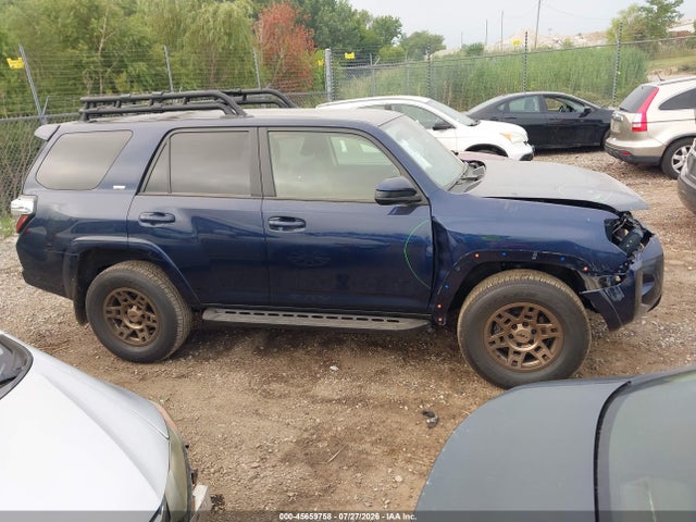 2024 Toyota 4runner Sr5 მანქანა იყიდება აუქციონზე, vin: JTEMU5JR0R6214976, აუქციონის ნომერი: 45659758