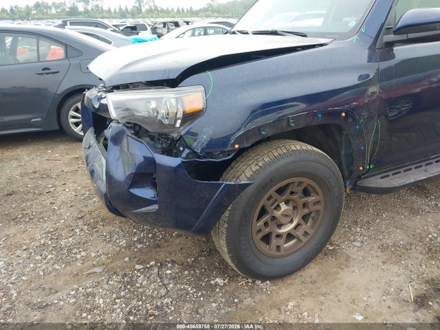 2024 Toyota 4runner Sr5 მანქანა იყიდება აუქციონზე, vin: JTEMU5JR0R6214976, აუქციონის ნომერი: 45659758
