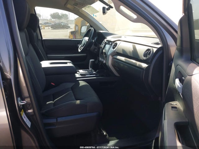 5TFDY5F13HX657031 Toyota Tundra Sr5 5.7l V8