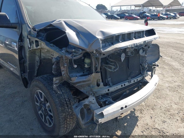 5TFDY5F13HX657031 Toyota Tundra Sr5 5.7l V8
