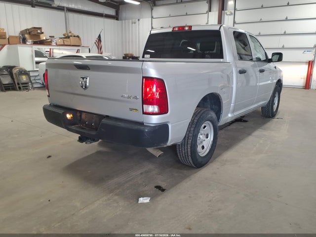 45659795 :رقم المزاد ، 1C6RR7KG8JS306750 vin ، 2018 Ram 1500 مزاد بيع