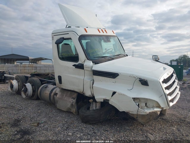 Продаж на аукціоні авто 2022 Freightliner New Cascadia 126, vin: 3AKJHLDV4NSNB5182, номер лоту: 45660005