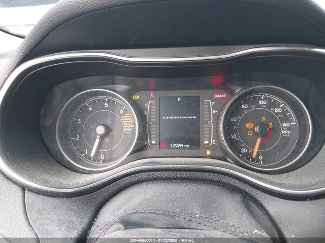 45660013 :رقم المزاد ، 1C4PJMLB1KD136195 vin ، 2019 Jeep Cherokee Latitude Plus 4x4 مزاد بيع