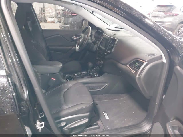 45660163 :رقم المزاد ، 1C4PJMCB3KD210538 vin ، 2019 Jeep Cherokee Latitude 4x4 مزاد بيع