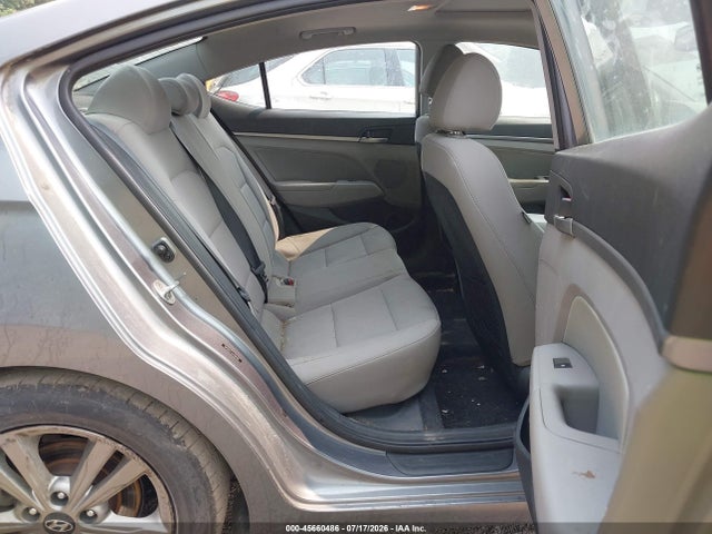 Hyundai Elantra Value Edition 2018 5NPD84LF3JH358389 Image 8
