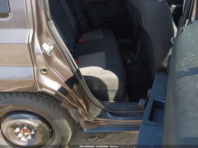 1C4NJPBB5GD659415 Jeep Patriot Sport