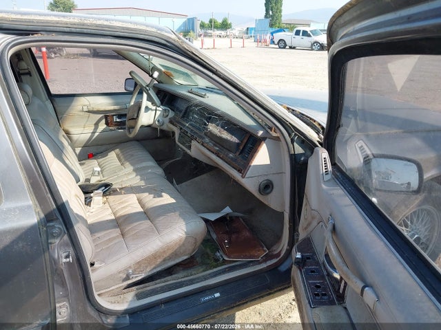 Продаж на аукціоні авто 1992 Lincoln Town Car Executive, vin: 1LNLM81W4NY638727, номер лоту: 45660770