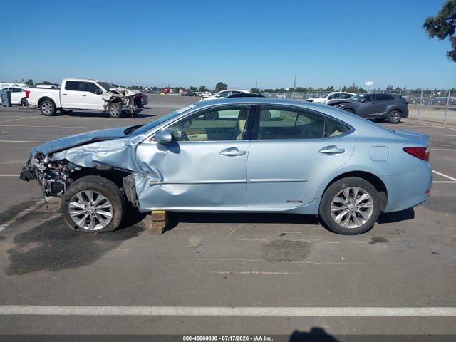 2013 Lexus Es 300h მანქანა იყიდება აუქციონზე, vin: JTHBW1GG0D2031760, აუქციონის ნომერი: 45660880