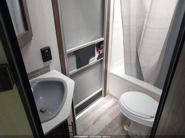 45660947 :رقم المزاد ، 4X4TCKB26L9131376 vin ، 2020 Forest River Cherokee Grey Wolf 26dbh Travel Trailer مزاد بيع