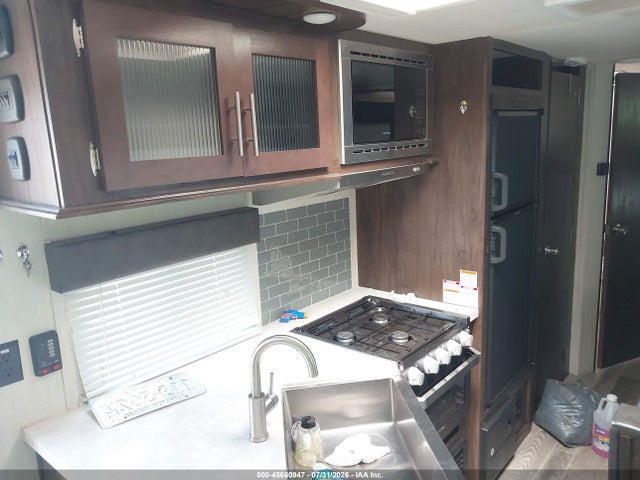 45660947 :رقم المزاد ، 4X4TCKB26L9131376 vin ، 2020 Forest River Cherokee Grey Wolf 26dbh Travel Trailer مزاد بيع