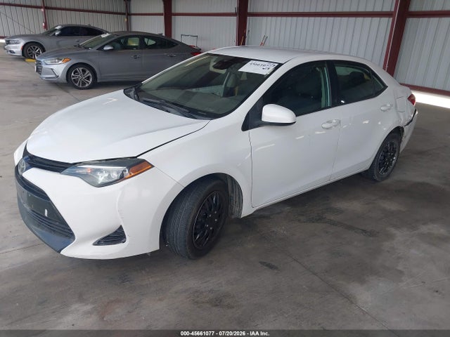 Toyota COROLLA LE 2018 2T1BURHE7JC986751 Image 2