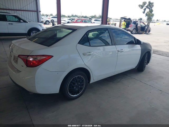 Toyota COROLLA LE 2018 2T1BURHE7JC986751 Image 4