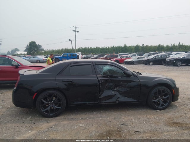 45661165 :رقم المزاد ، 2C3CCABG0NH135264 vin ، 2022 Chrysler 300 S مزاد بيع
