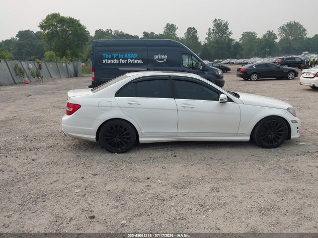 2013 Mercedes-benz C 300 Sport 4matic მანქანა იყიდება აუქციონზე, vin: WDDGF8AB9DA819963, აუქციონის ნომერი: 45661216