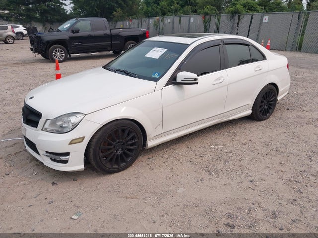 2013 Mercedes-benz C 300 Sport 4matic მანქანა იყიდება აუქციონზე, vin: WDDGF8AB9DA819963, აუქციონის ნომერი: 45661216