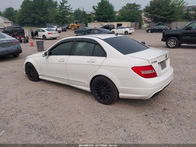 2013 Mercedes-benz C 300 Sport 4matic მანქანა იყიდება აუქციონზე, vin: WDDGF8AB9DA819963, აუქციონის ნომერი: 45661216
