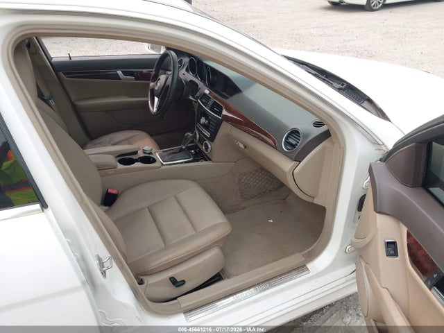 2013 Mercedes-benz C 300 Sport 4matic მანქანა იყიდება აუქციონზე, vin: WDDGF8AB9DA819963, აუქციონის ნომერი: 45661216