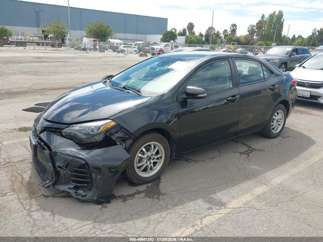Toyota COROLLA SE 2017 5YFBURHE3HP701361 Image 2