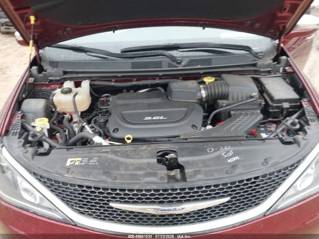 Chrysler Pacifica Limited 2017 2C4RC1GG0HR633400 Image 10