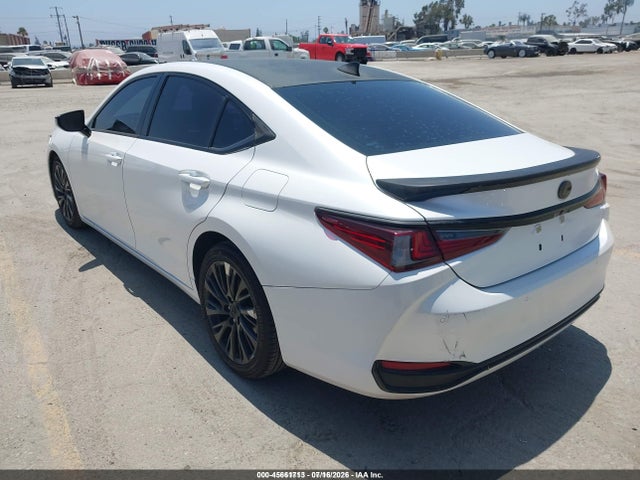 Lexus ES 300H 2021 58ADA1C13MU005088 Image 3