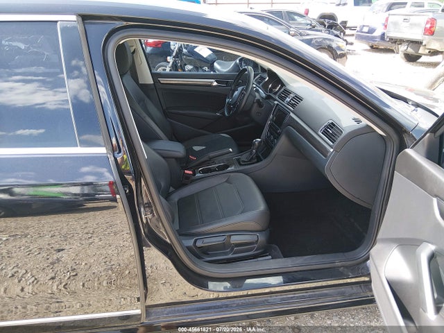 2017 Volkswagen Passat 1.8t Se მანქანა იყიდება აუქციონზე, vin: 1VWBT7A3XHC077290, აუქციონის ნომერი: 45661821