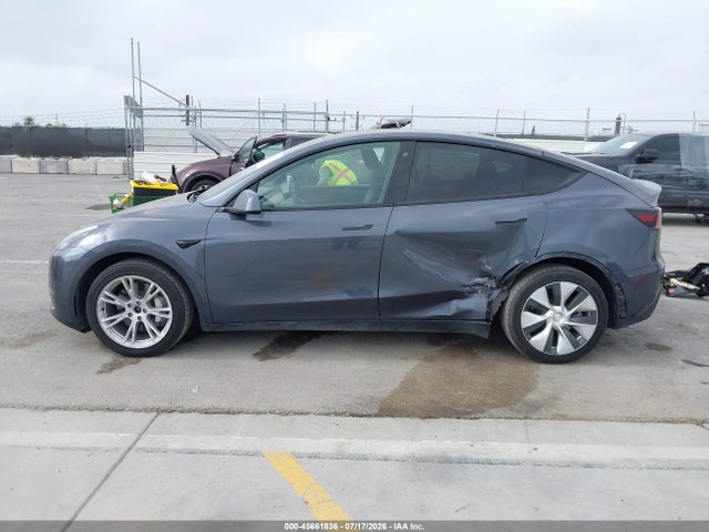 Auction sale of the 2022 Tesla Model Y Long Range Dual Motor All-wheel Drive, vin: 7SAYGDEE1NF427662, lot number: 45661836