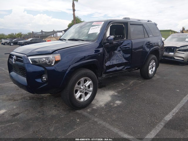 Toyota 4RUNNER SR5 2023 JTEEU5JRXP5294262 Image 2
