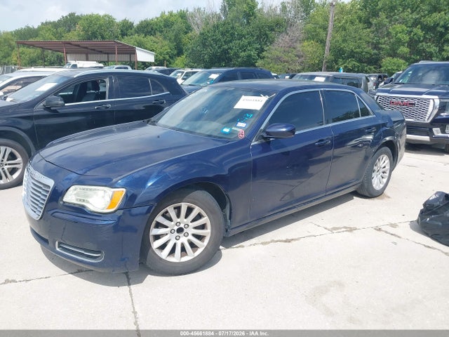 Chrysler 300 2014 2C3CCAAG0EH181081 Image 2