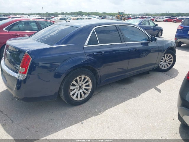 Chrysler 300 2014 2C3CCAAG0EH181081 Image 4